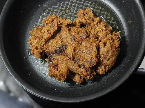 dates mixture cooking with ghee