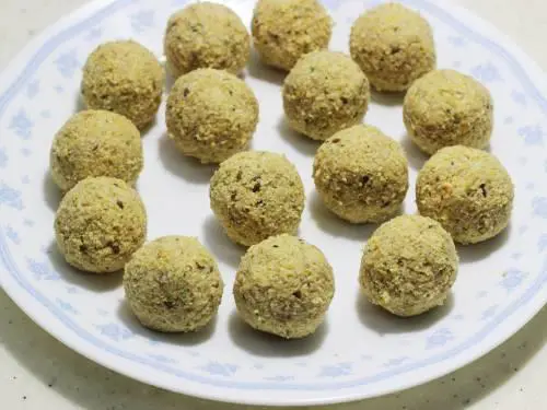 falafels getting ready to be fried