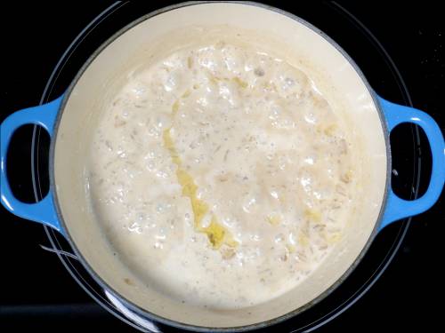 simmering oats payasam until thick