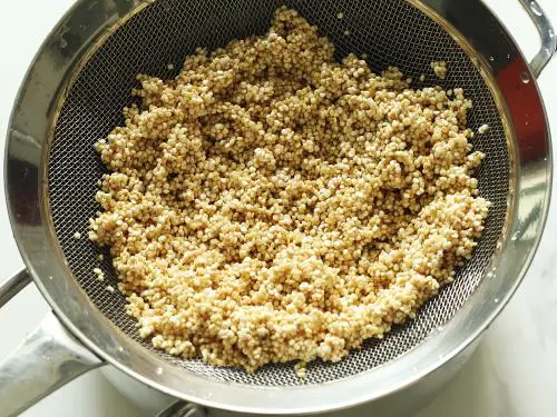 rinsing quinoa for upma