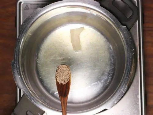 tempering spices in ghee for savory steel cut oats