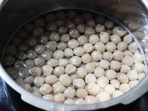 boiling soya chunks for curry