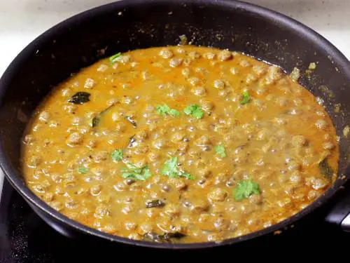 Simmering soya chunks curry 