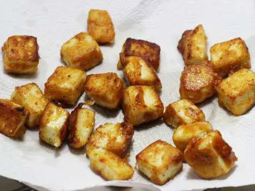 remove paneer fro oil for chilli paneer