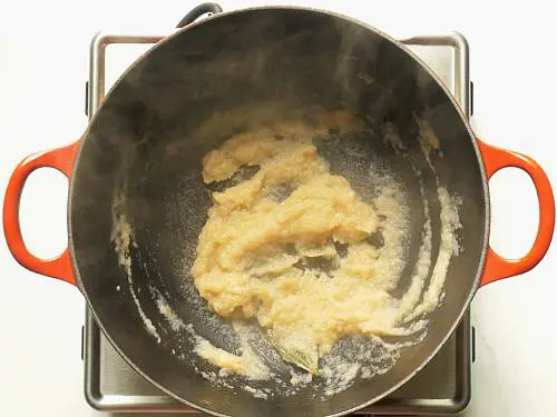 frying onion paste