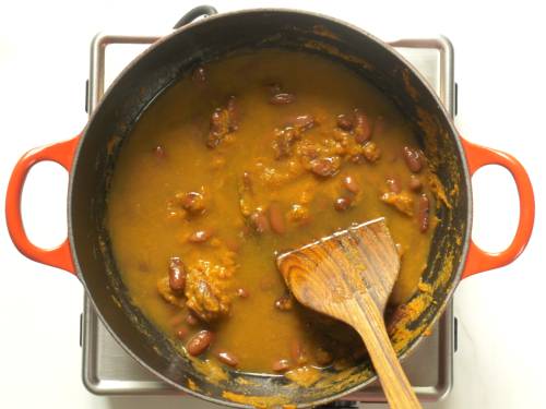 making masala curry
