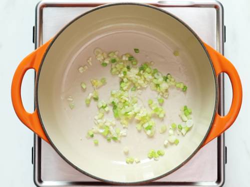 frying ginger garlic for vegetable soup