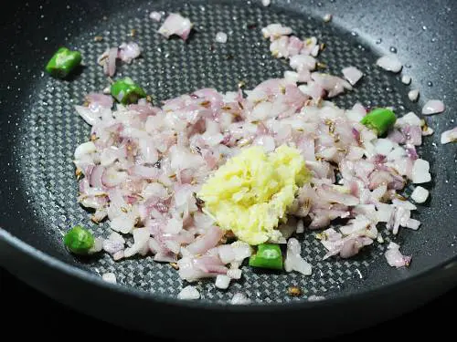 frying ginger garlic paste