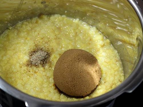 adding jaggery to make halva