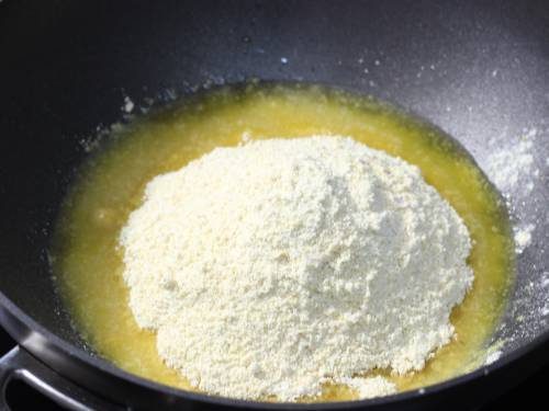 adding besan to ghee