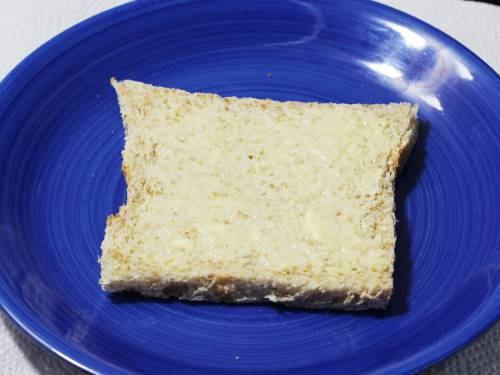 buttered bread slice