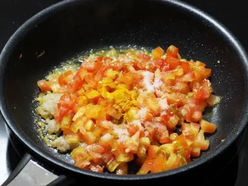 frying tomatoes