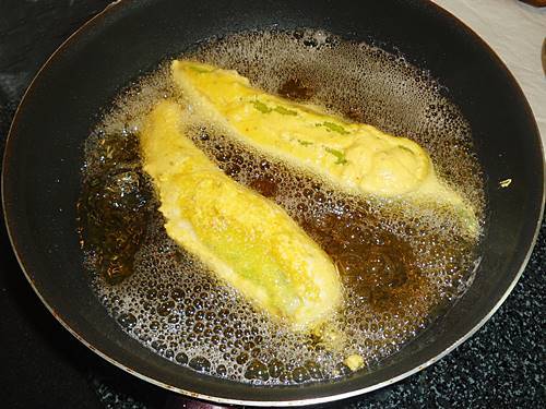frying mirchi bajji in oil