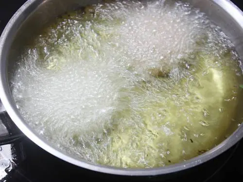 frying sabudana vada in oil
