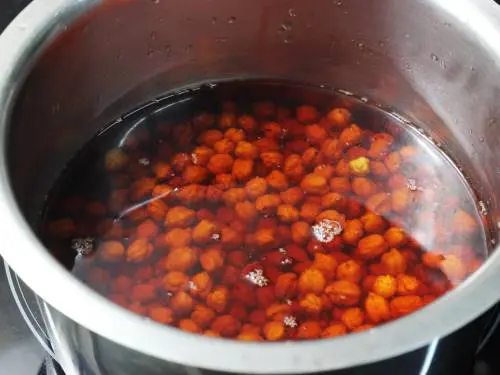 soaking chole in tea decoction