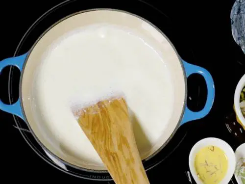 soaking saffron in hot milk