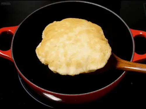 removing bhatura after frying