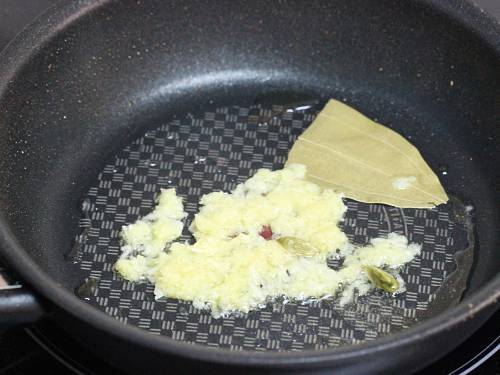 frying ginger garlic to make paneer tikka masala