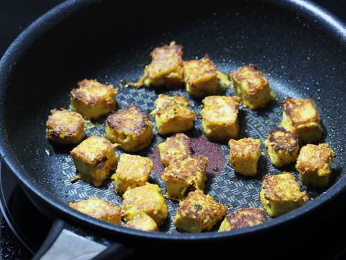 grilling paneer on tawa