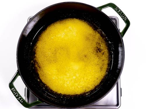 frying suji for moong dal halwa