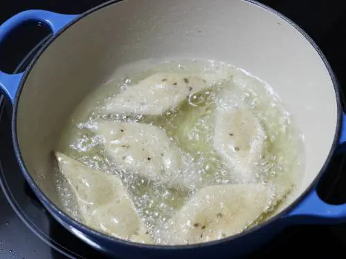 deep frying namak para in hot oil