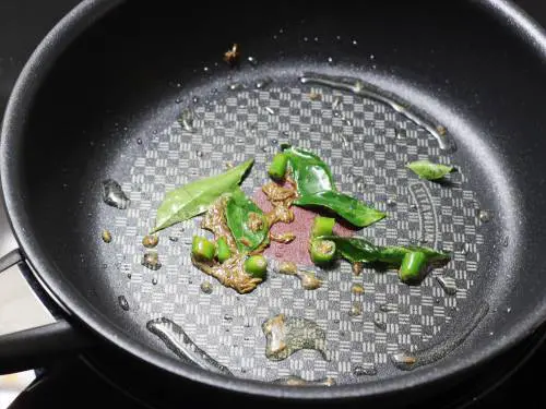 tempering to make sabudana khichdi