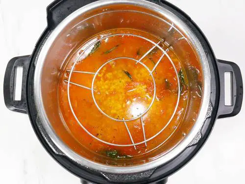 placing a trivet to cook instant pot dal