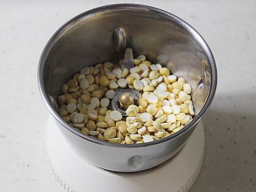 fried gram in a jar
