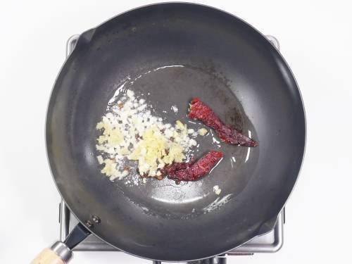 frying red chilies