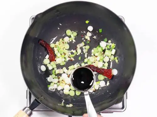 pouring soya sauce for szechuan chicken