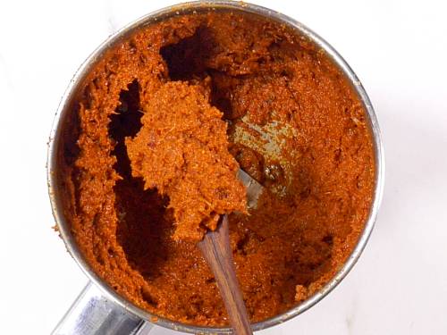 red chili vinegary vindaloo paste