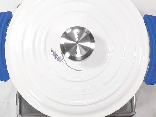 simmering chicken vindaloo in a pot