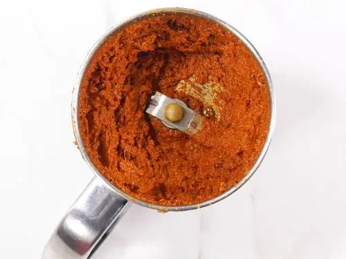 ground paste to make chicken vindaloo