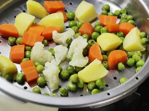 veggies in a steamer