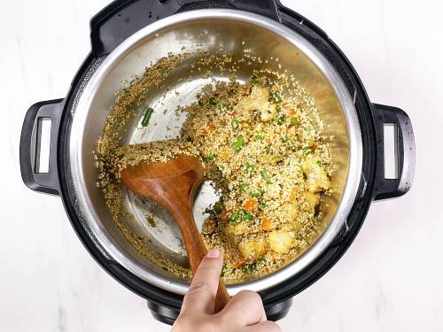 Quinoa pulao  vegetable quinoa pilaf    Swasthi s Recipes - 6