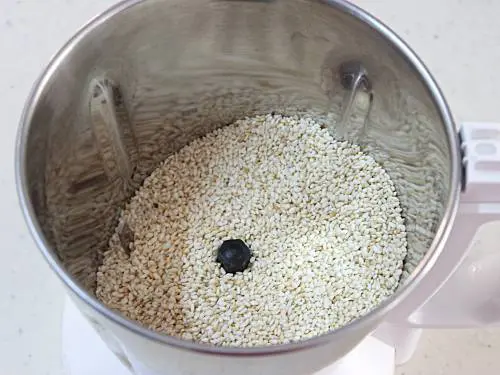 sesame seeds in blender