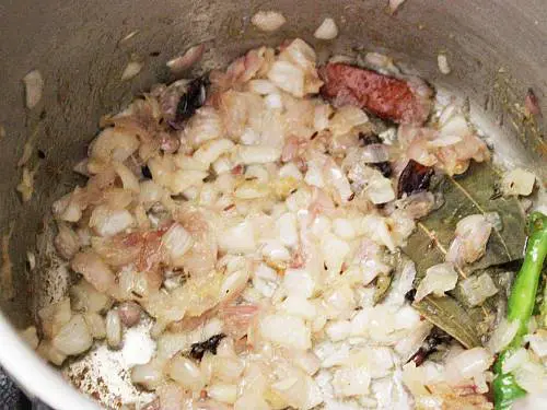 golden fried onions to make jackfruit seeds curry