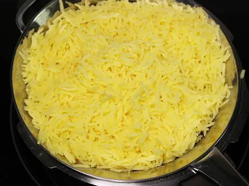 drained rice for making zarda