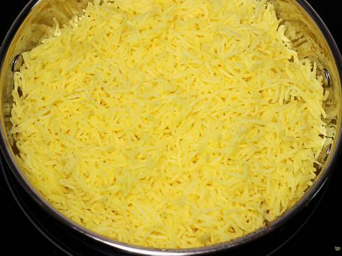 Adding rice for zarda