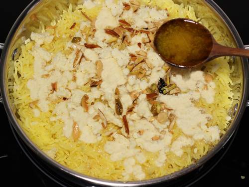 adding ghee over zarda