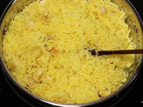 perfectly cooked zarda in a kadai