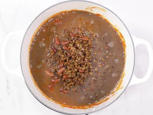 cooked rajma and urad dal in pot