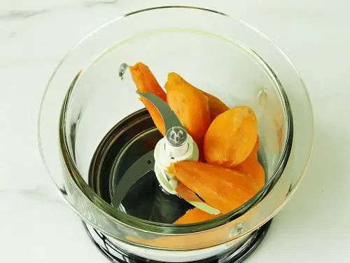 glass chopper with boiled veggies