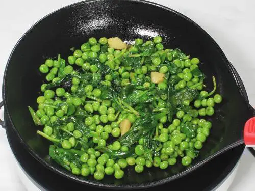 sauteed spinach and peas cooling