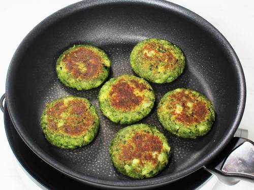 golden crisp hara bhara kabab in pan