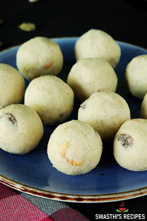 rava ladoo kept for cooling 
