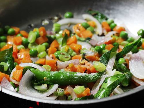 sauteing veggies to make semiya upma