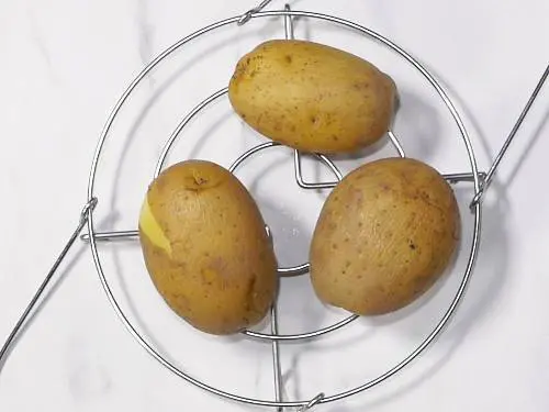 cooling boiled potatoes for paratha