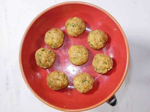 divided portions of aloo stuffing for paratha