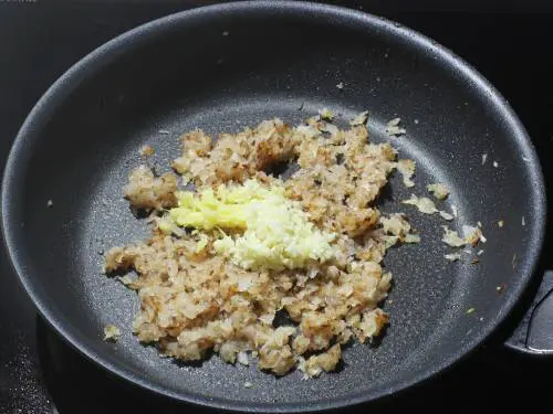 adding ginger garlic to make bhindi do pyaza